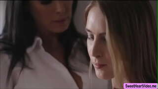 Cadence Lux sa wakas ay magkaroon ng sex sa mga MILF Reagan Foxxs basa