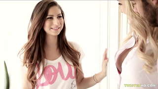 Невинная няня трахается втроем