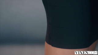 VIXEN Sassy бяцхан хүүгийн seduces дарга