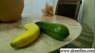 Sevimli Yeniyetmə Həvəskar Dildo görünüşü ilə oynayır-14