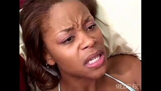 Kitten is caught by a കുള്ളൻ