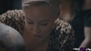 Джина прави точно това, което й каза Рейгън