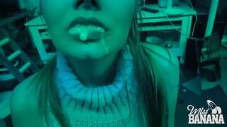 اللسان في الظلام