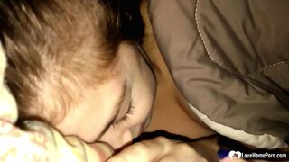 Wachte er seinen Stieftochter saugen seinen Schwanz, und er wollte sich nicht beschweren.