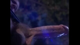 Busty ravenhaired parvulus habet, trita per votary ut documentum Diaboli cultus