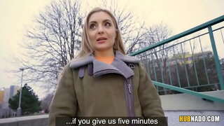 Caty Үнсэх үед FakeHub