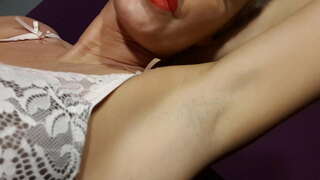 Lecken und meine Achselhöhle riechen